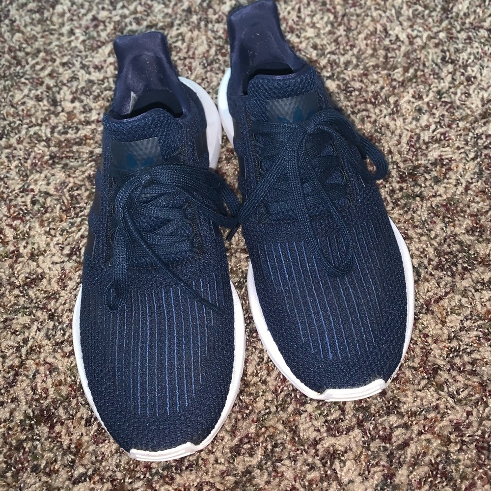 ADIDAS SWIFT RUN